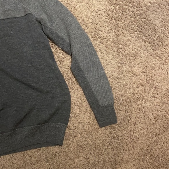 5 ⭐️ Under Armour Sweater - Picture 4 of 10